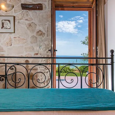 Donkey Bay Club Bed & Breakfast *